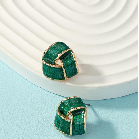 - 💚GoldTone Sparkly Green Love Knot Post back Earrings💚 - Picture 4 of 9